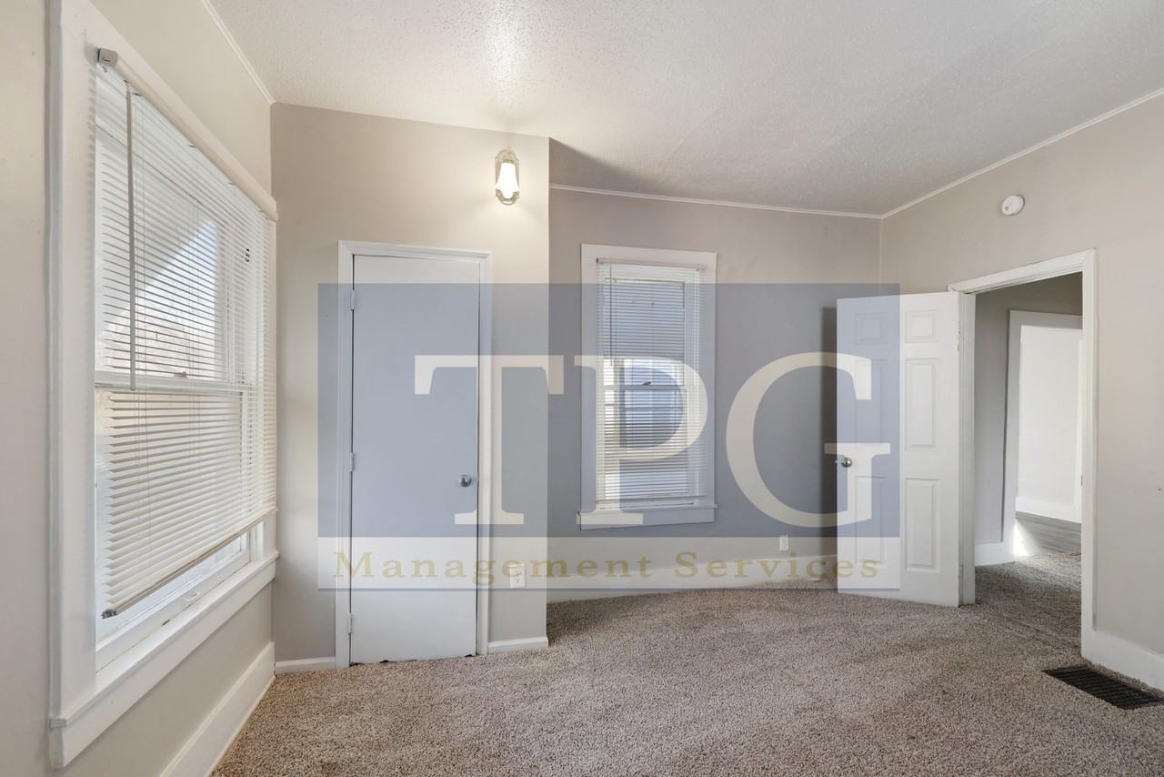 562 S Arlington Ave - Photo 3 of 23