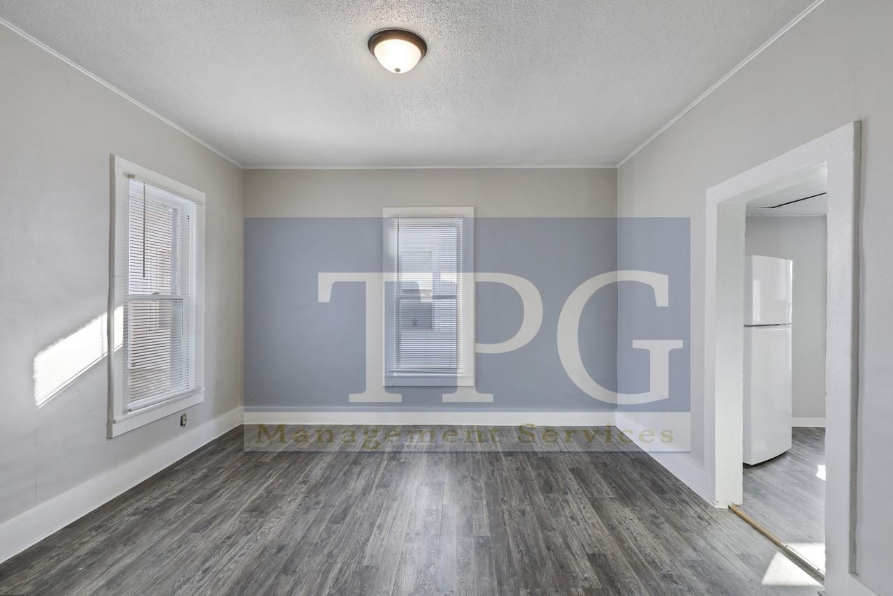 562 S Arlington Ave - Photo 2 of 23