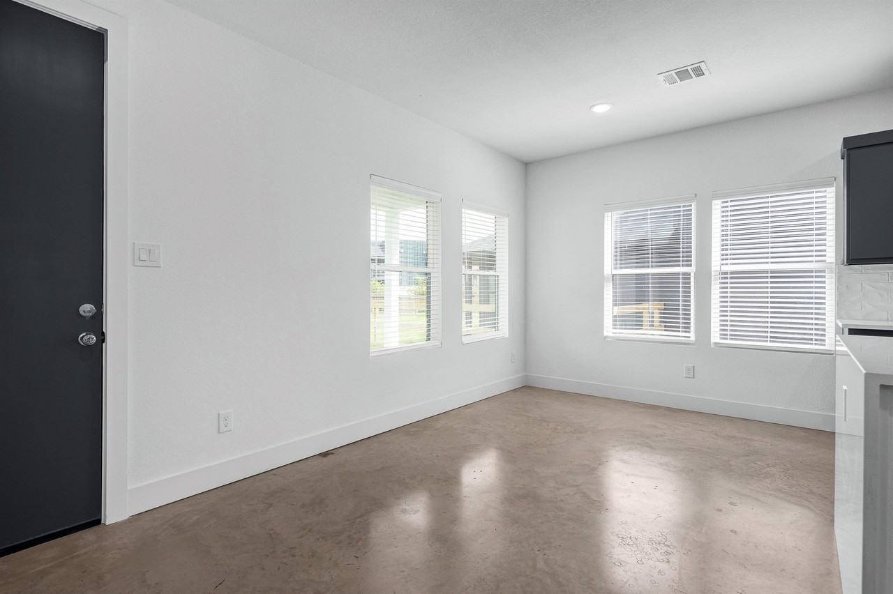 4132 Jeanne Dr - Photo 3 of 50