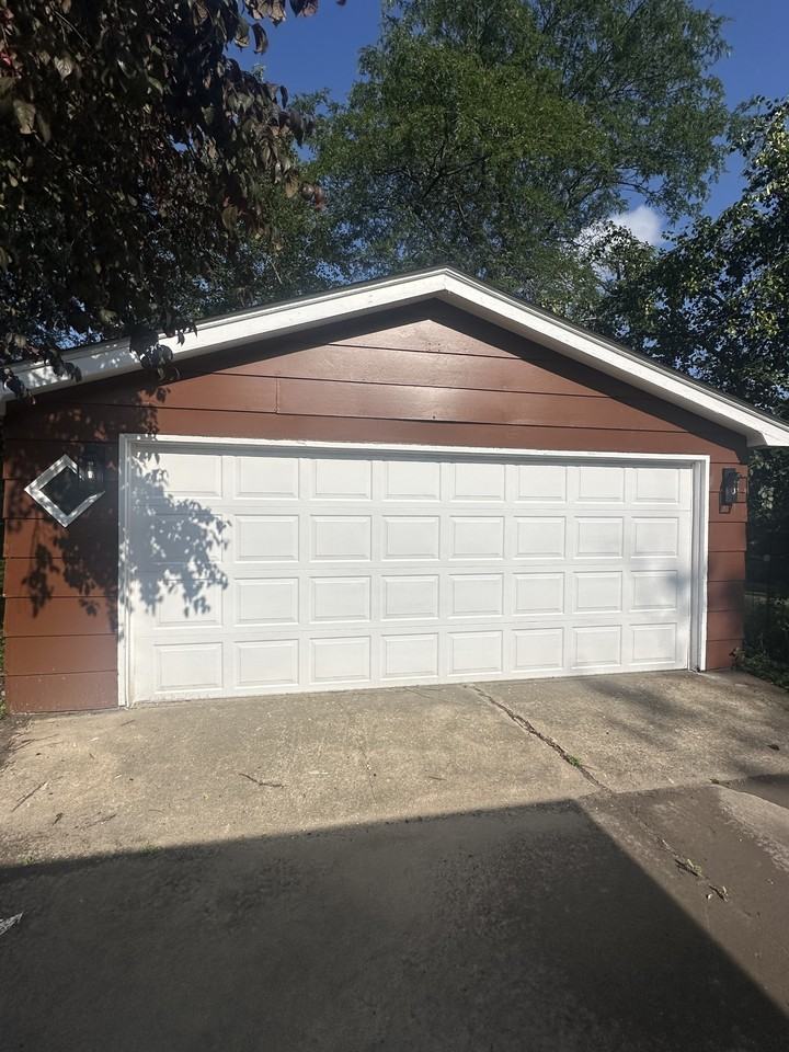 18853 Juhlin Dr - Photo 3 of 11