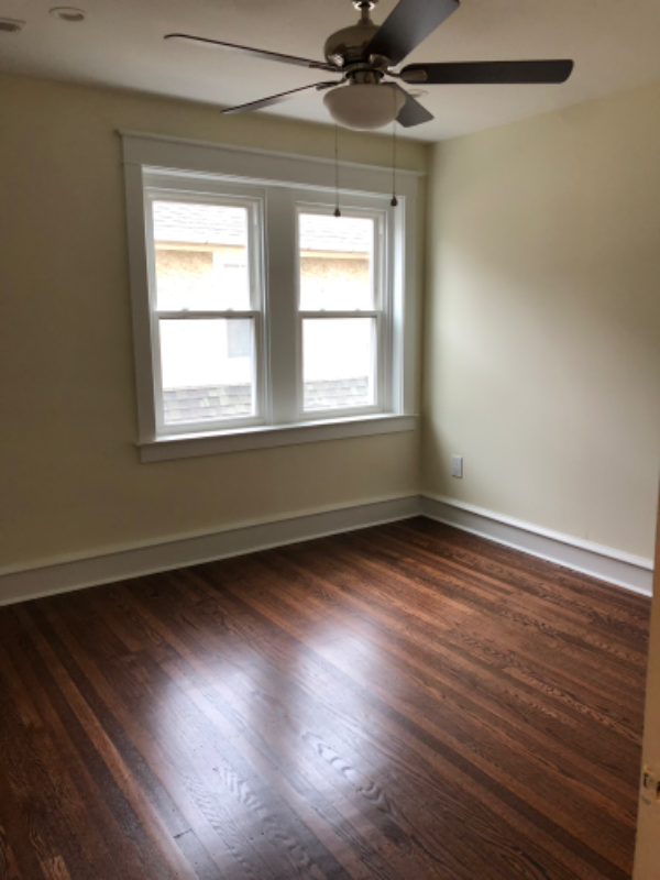 137 Hastings Ave - Photo 2 of 8