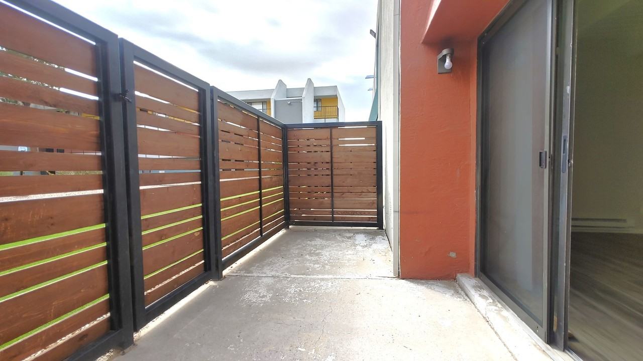Home @ Valencia - Photo 6 of 14