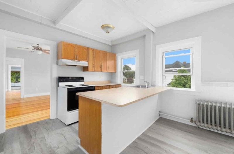 135 Grove St - Photo 3 of 9