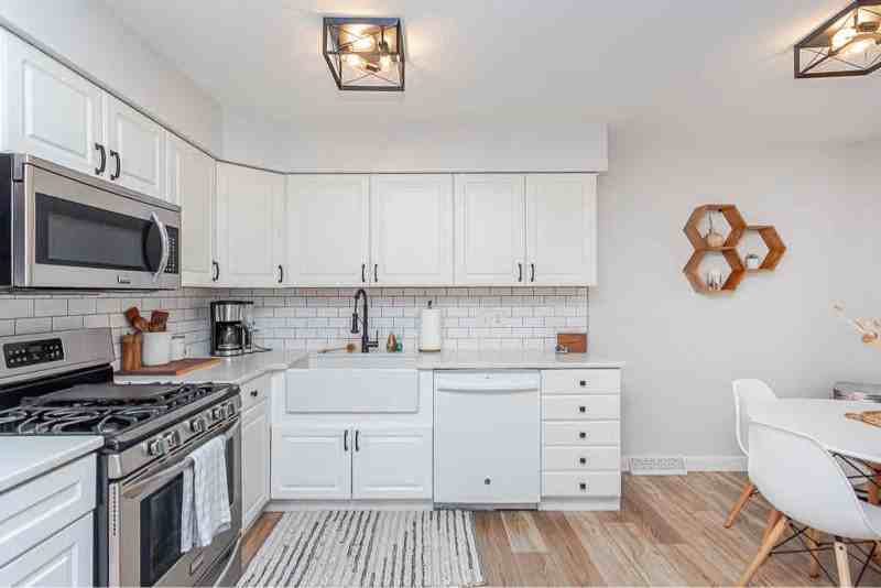 1243 Applegate St - Photo 3 of 9