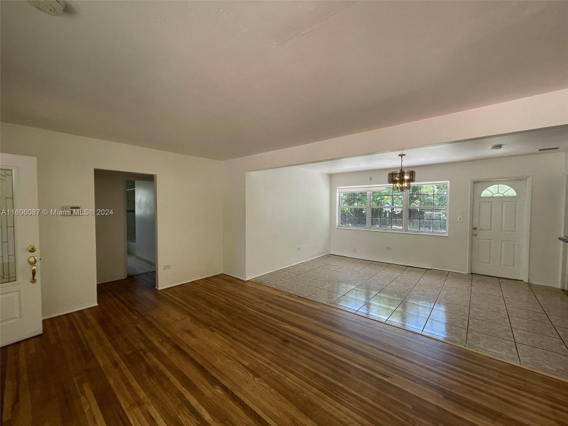 830 Ne 129th St - Photo 2 of 20