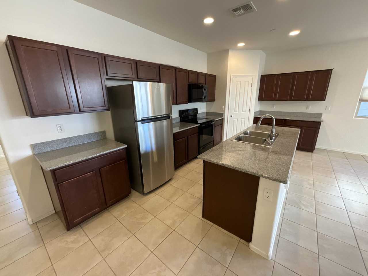 1536 N Balboa - Photo 2 of 14