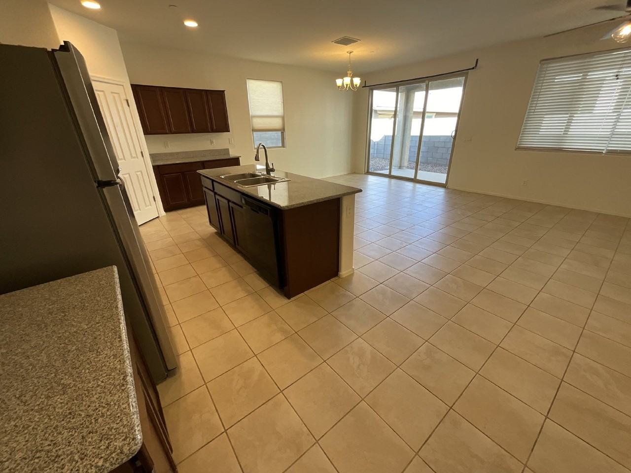 1536 N Balboa - Photo 3 of 14