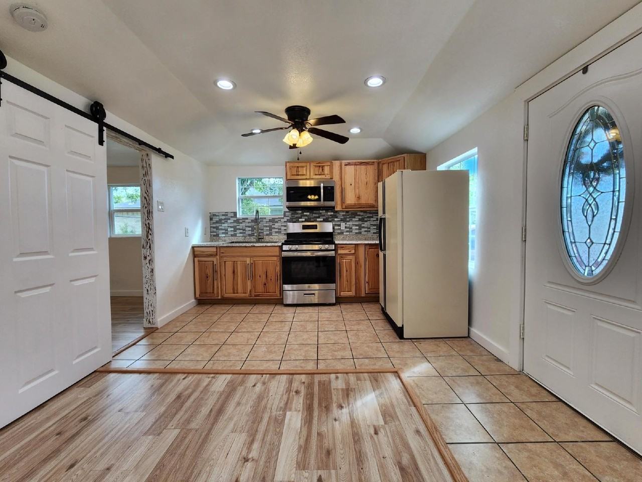 705 S 20th St - Photo 5 of 26