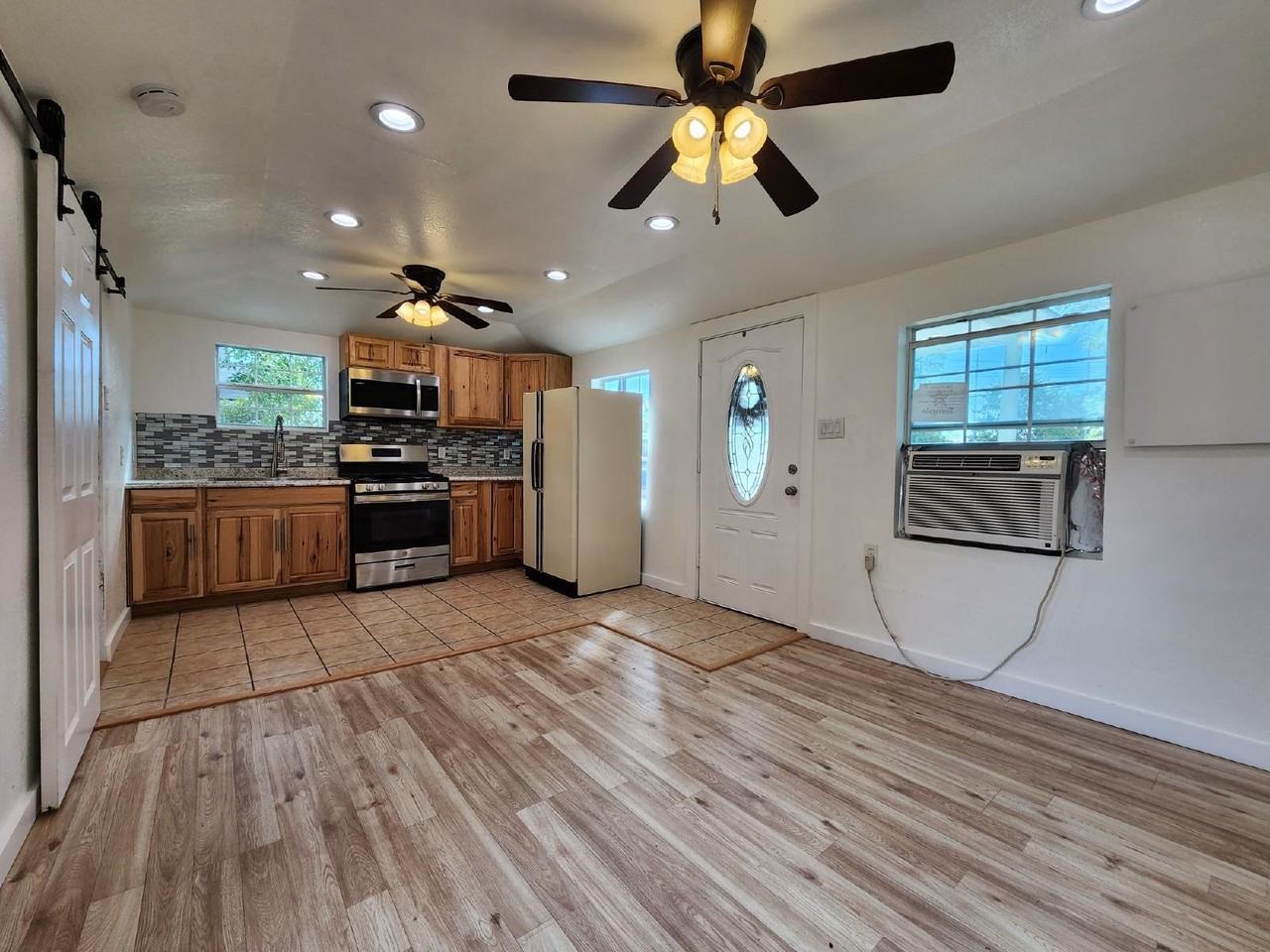 705 S 20th St - Photo 6 of 26