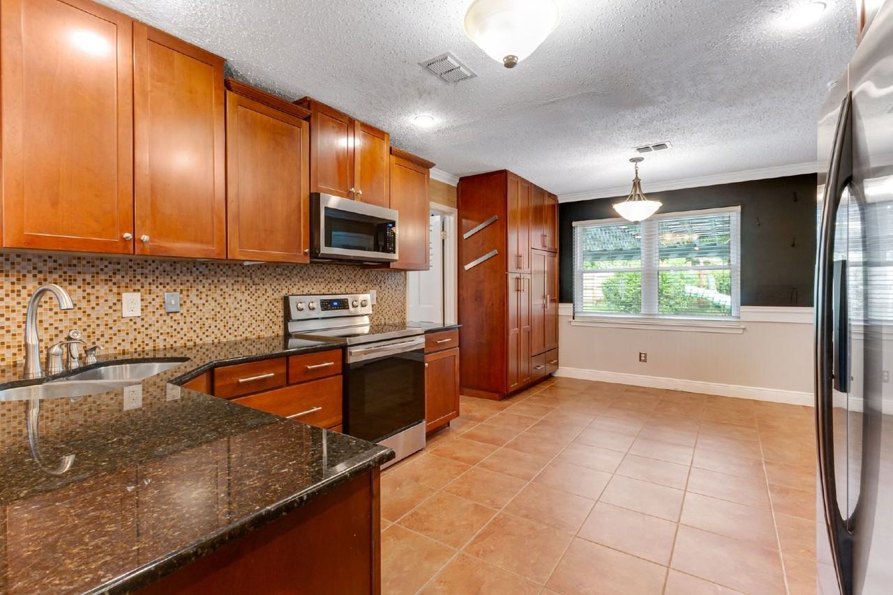 7 Rodgers Pl - Photo 3 of 42