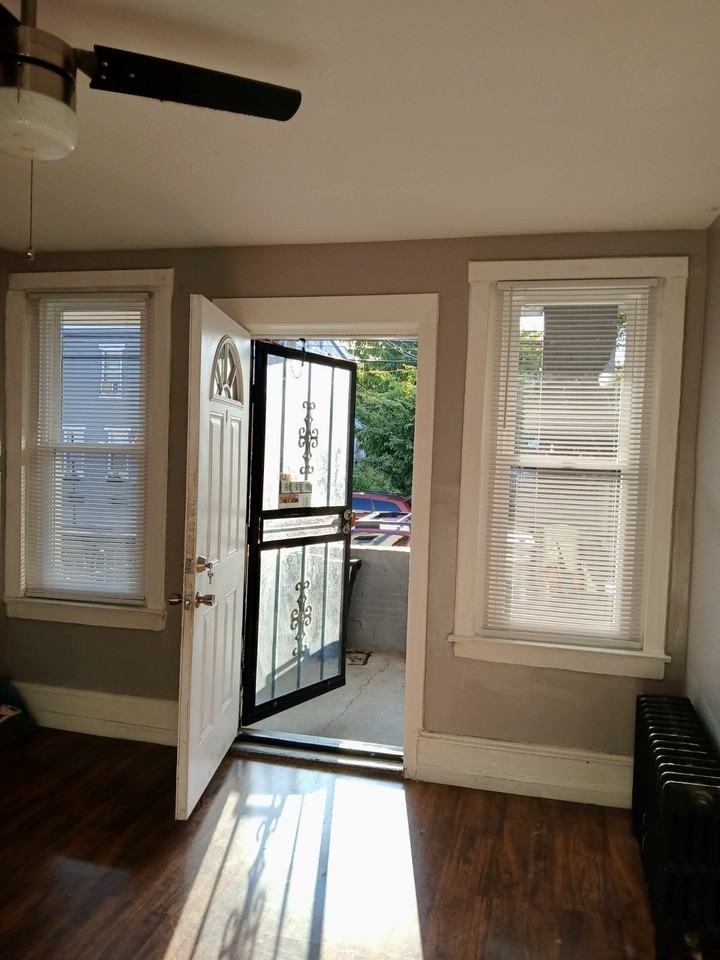 400 S 61st St #1 - Photo 3 of 10