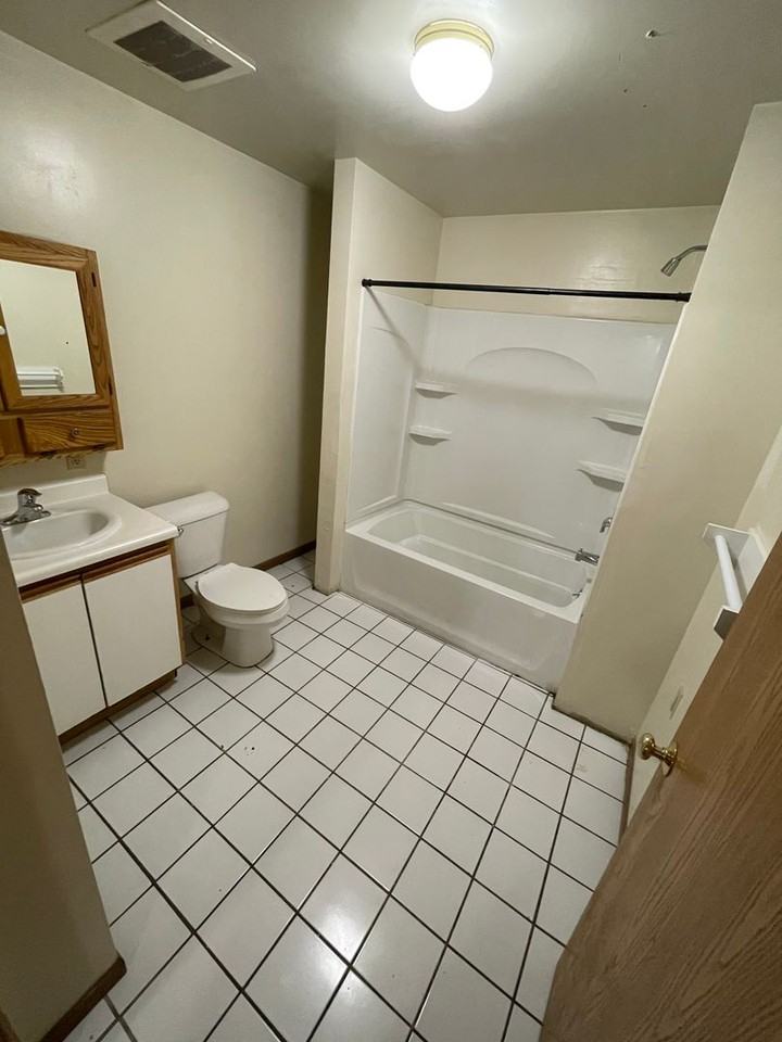 (26) 1892 Indianola - Photo 7 of 48