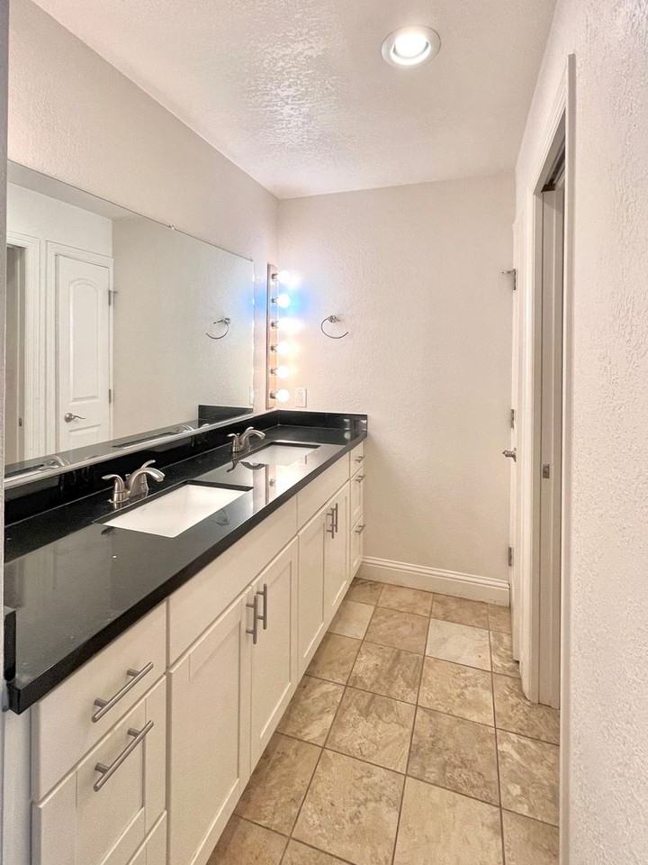 Brush Creek Townhomes - Photo 6 of 29