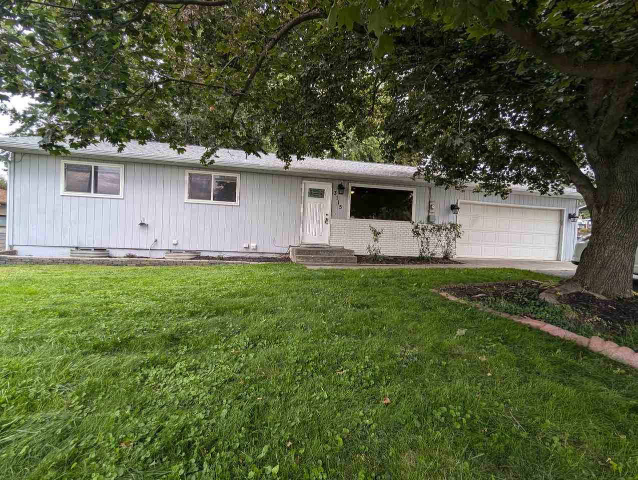 3115 8th St - Photo 2 of 19