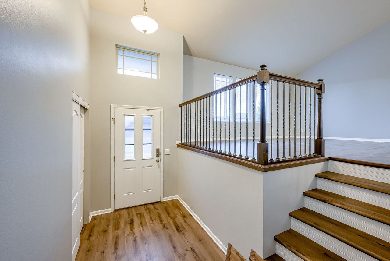 20817 Parker St - Photo 3 of 25