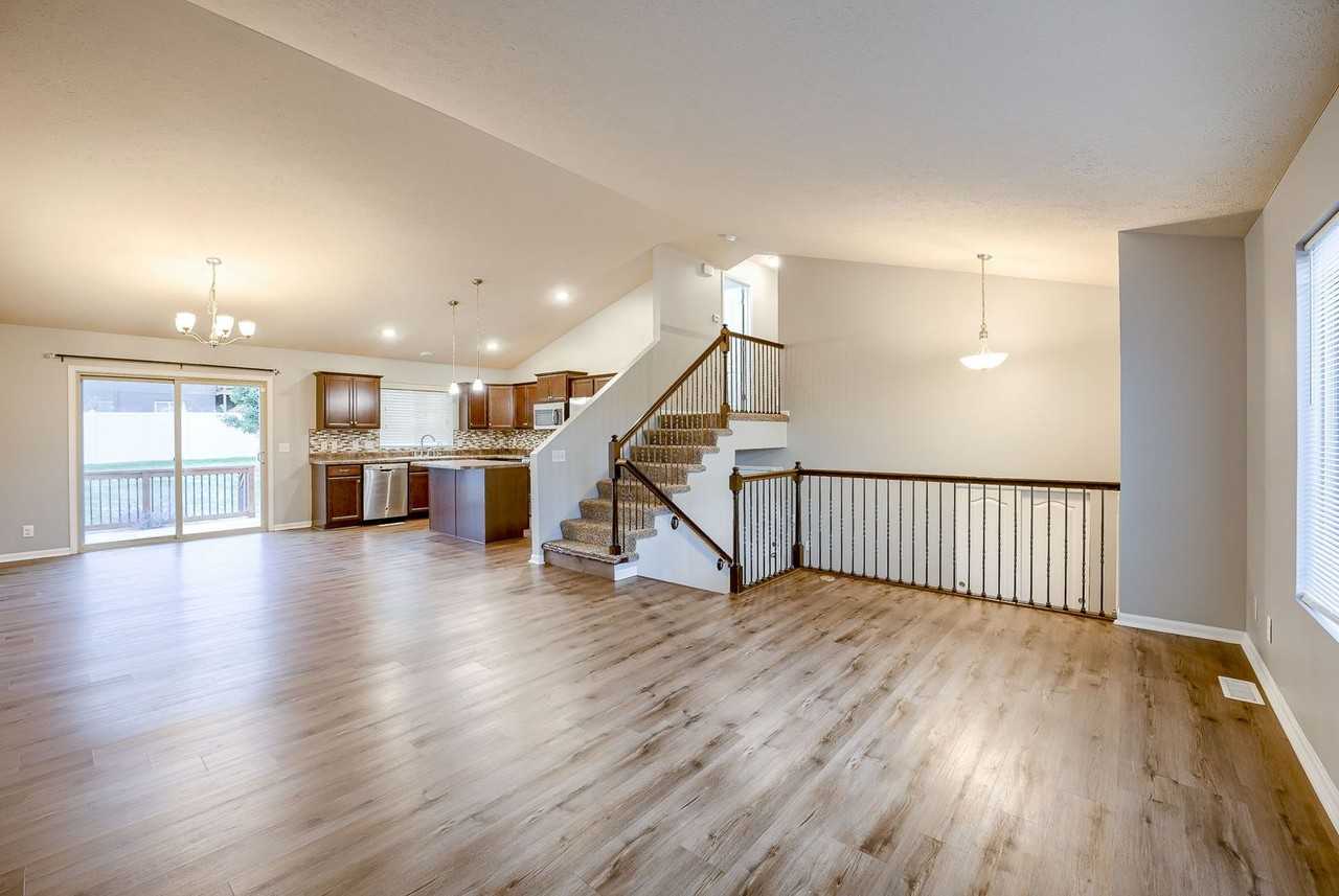 20817 Parker St - Photo 5 of 25