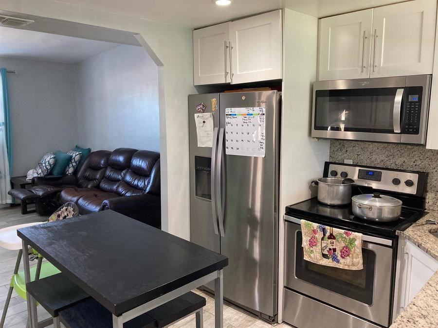 5690 Forest Hill Blvd - Photo 2 of 9