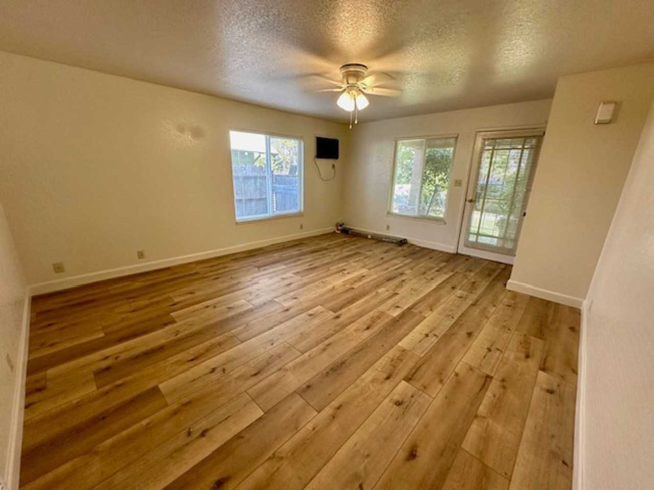 117 N ROSE STREET - Photo 2 of 15