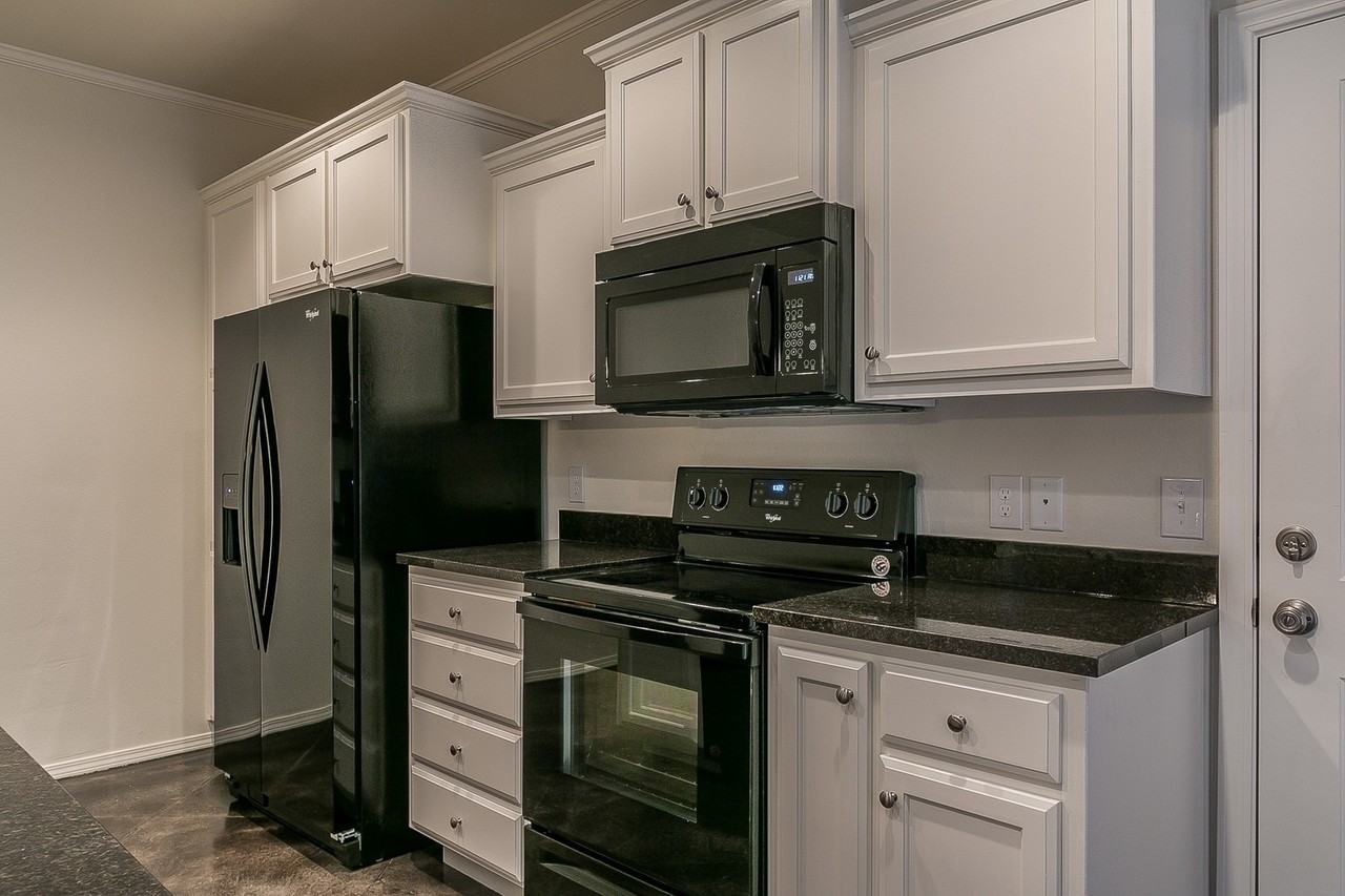 6502 Mosley St - Photo 3 of 11