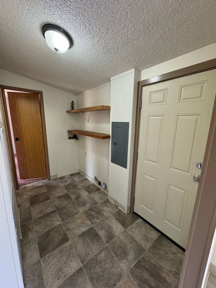 8657 Elliott Rd - Photo 3 of 32