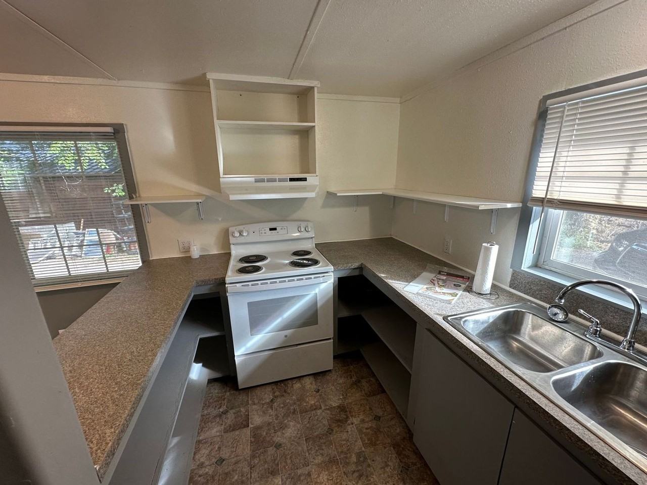 1546 Gary Street - Photo 5 of 11