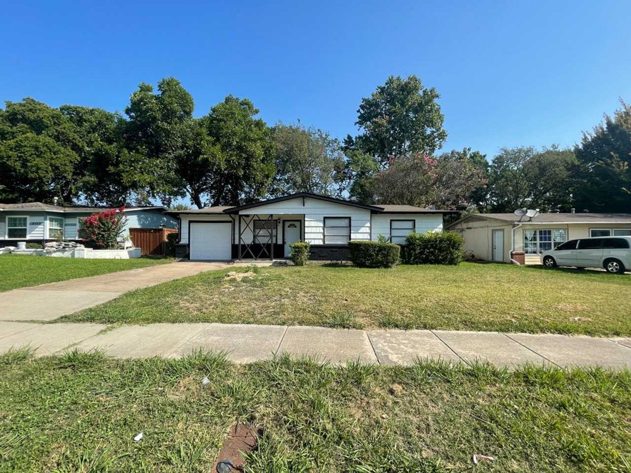 2113 Cloverdale St - Photo 4 of 24