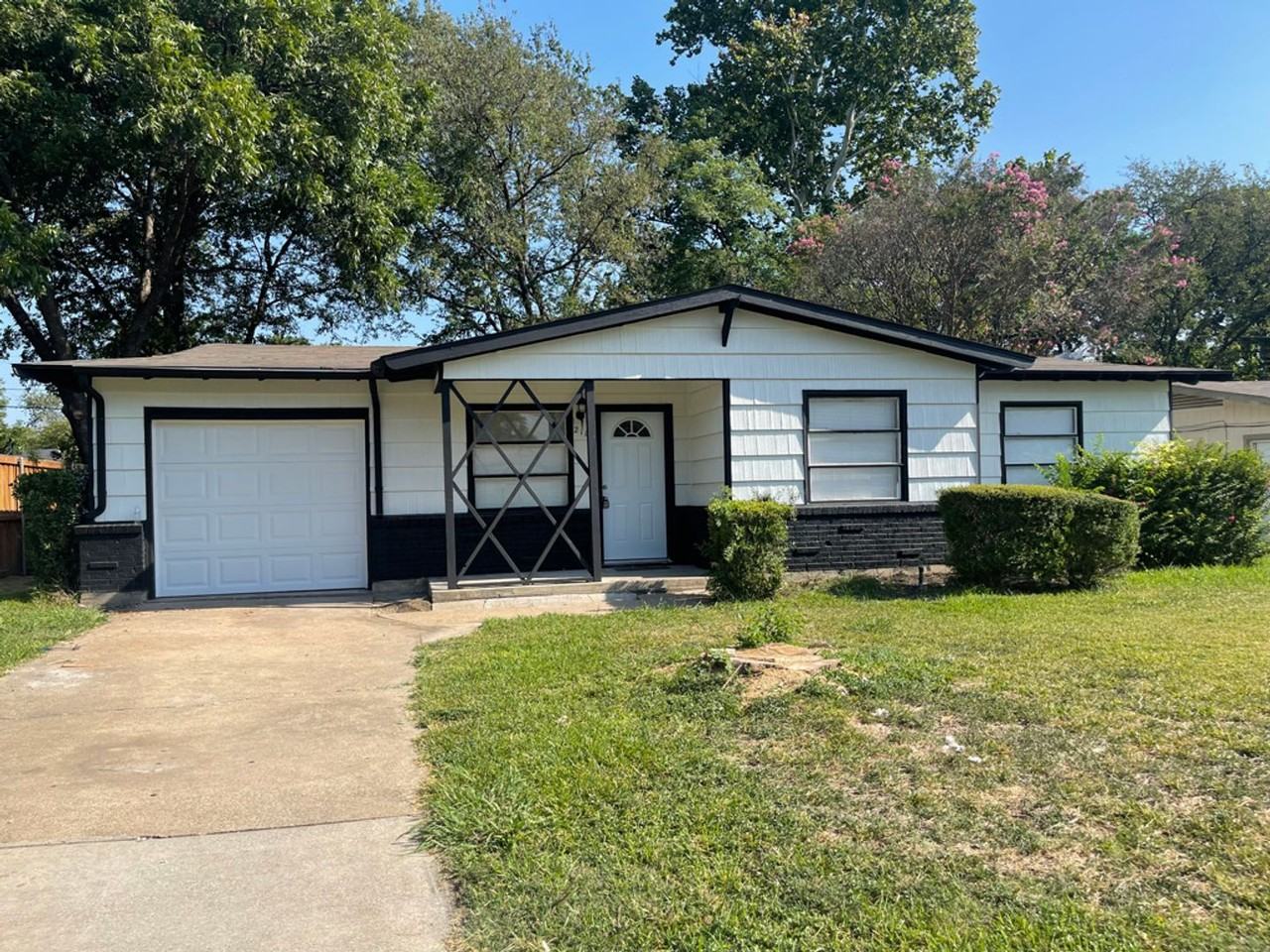 2113 Cloverdale St - Photo 5 of 24