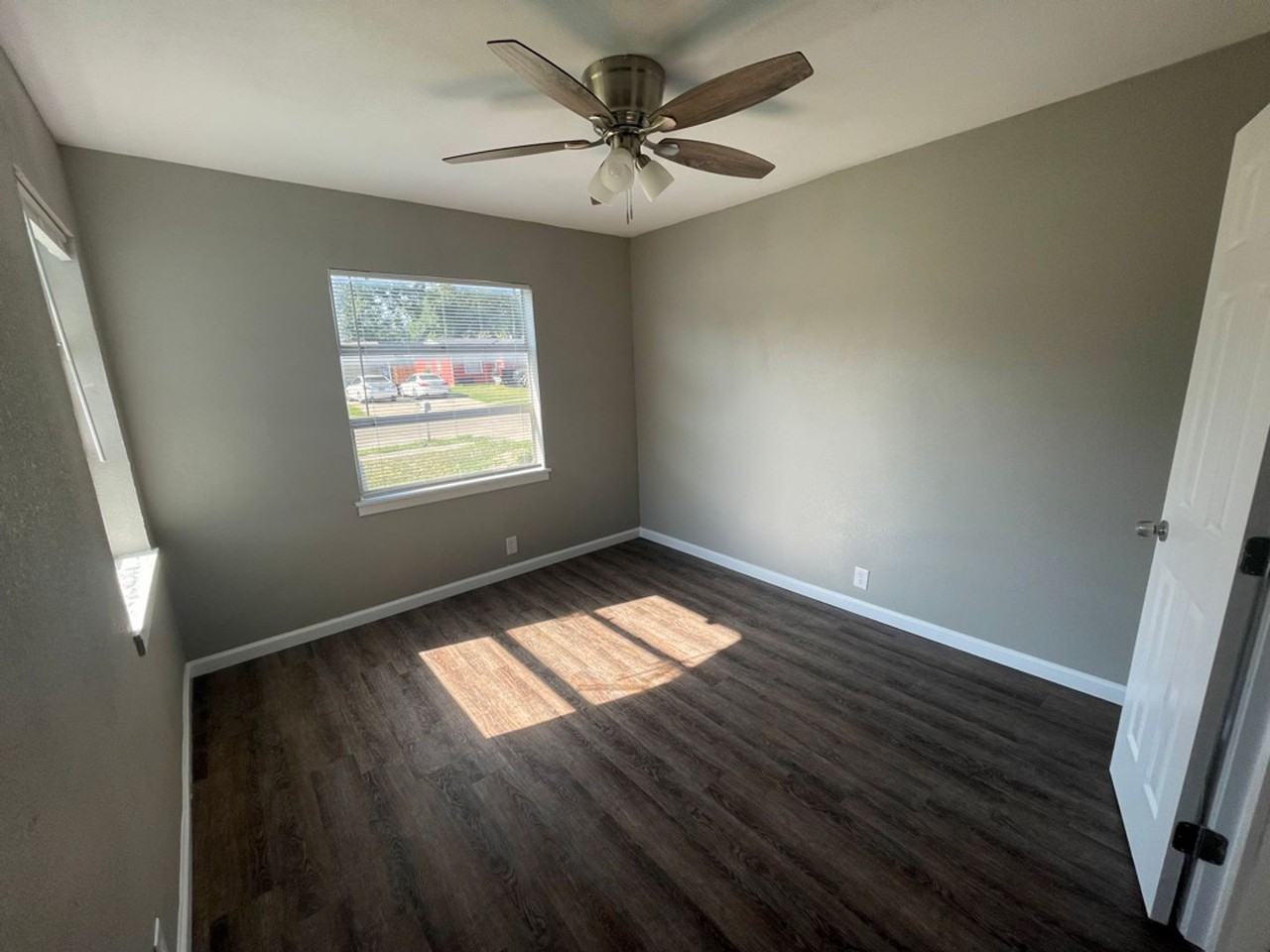 2113 Cloverdale St - Photo 6 of 24