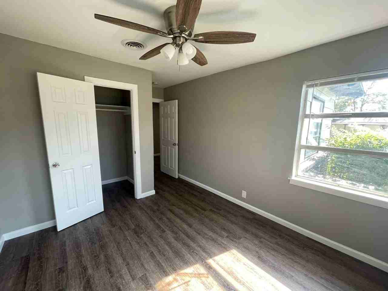 2113 Cloverdale St - Photo 7 of 24