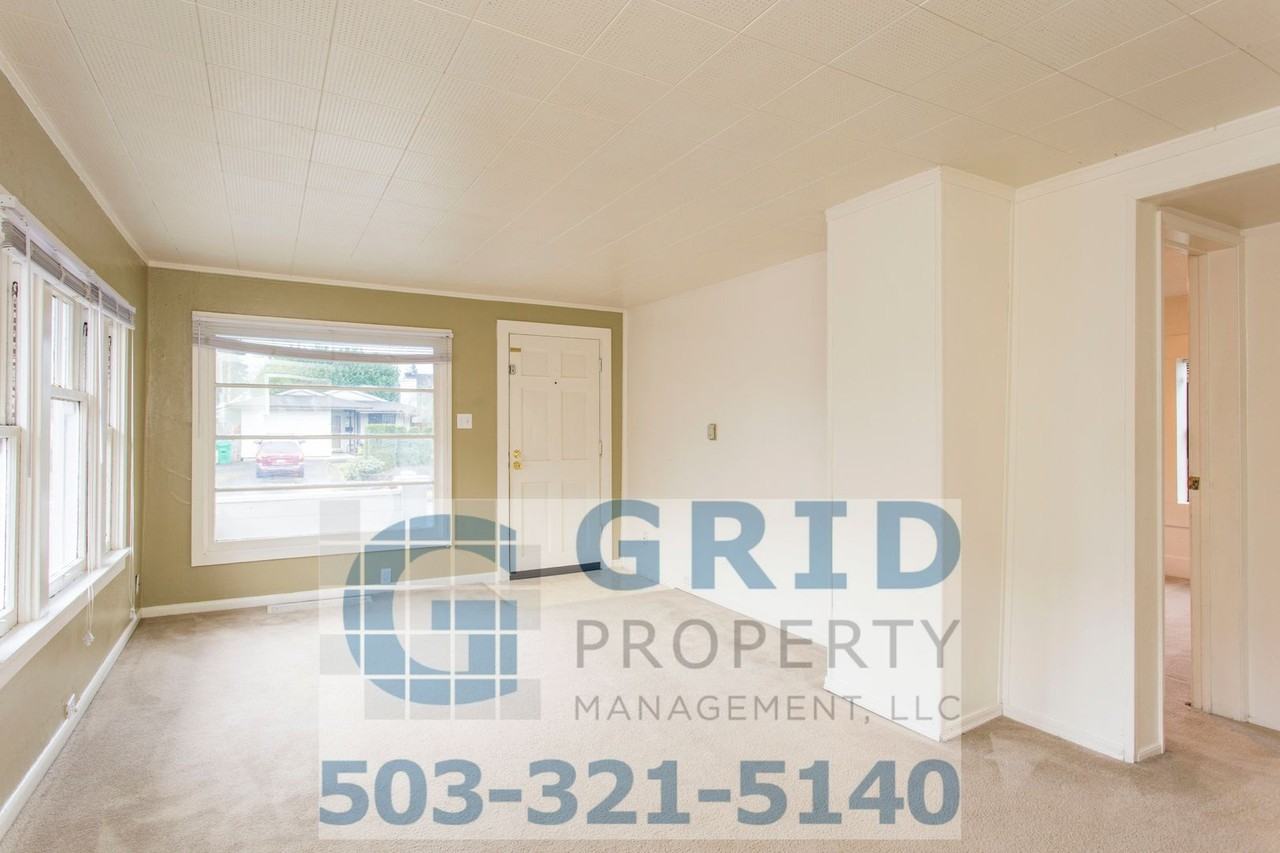 2723 N Halleck St - Photo 4 of 27