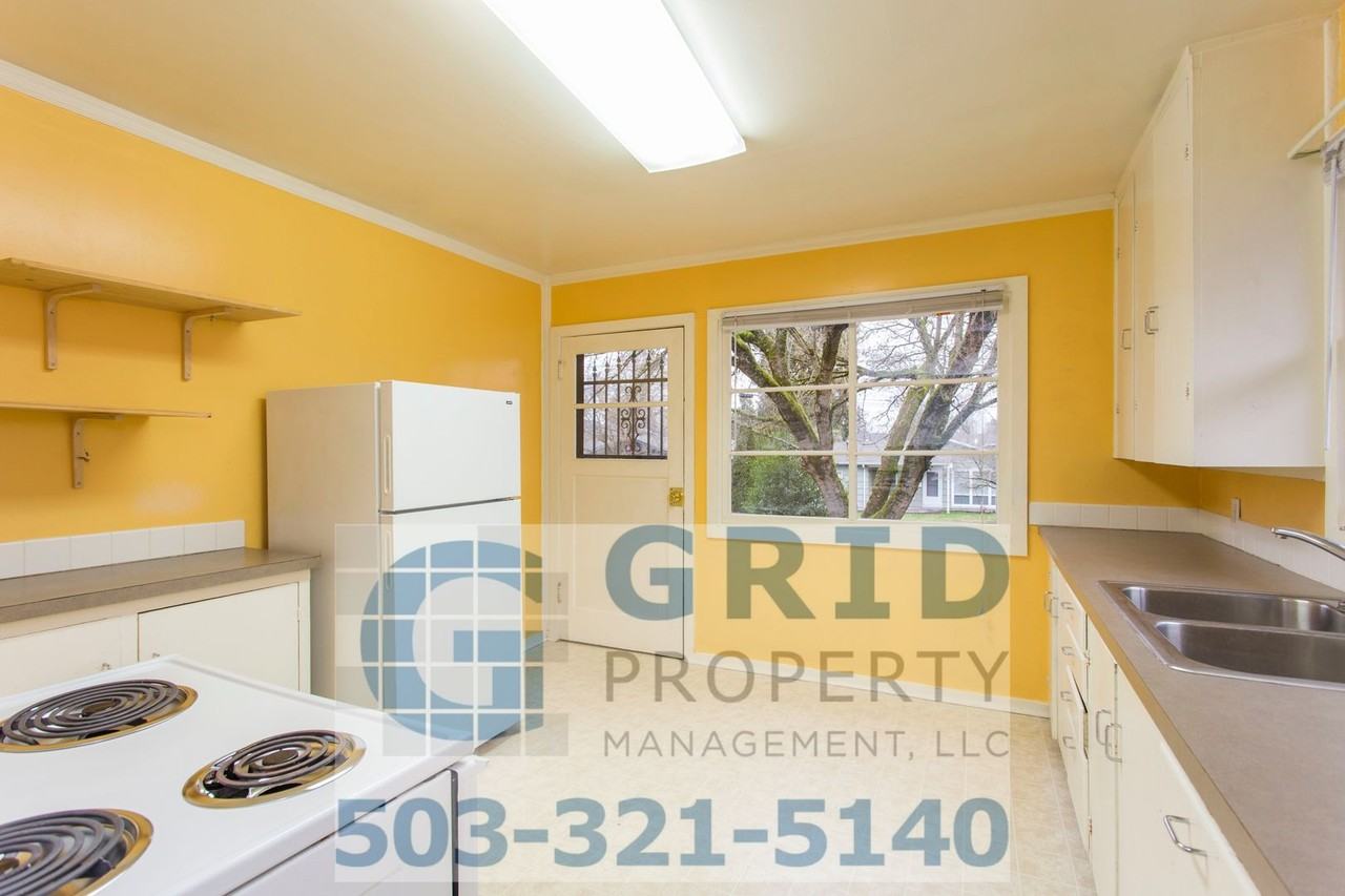 2723 N Halleck St - Photo 6 of 27