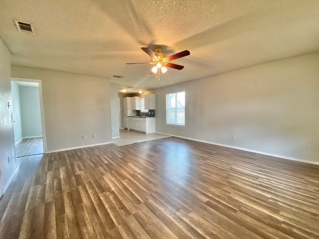 2913 Bates St - Photo 2 of 9