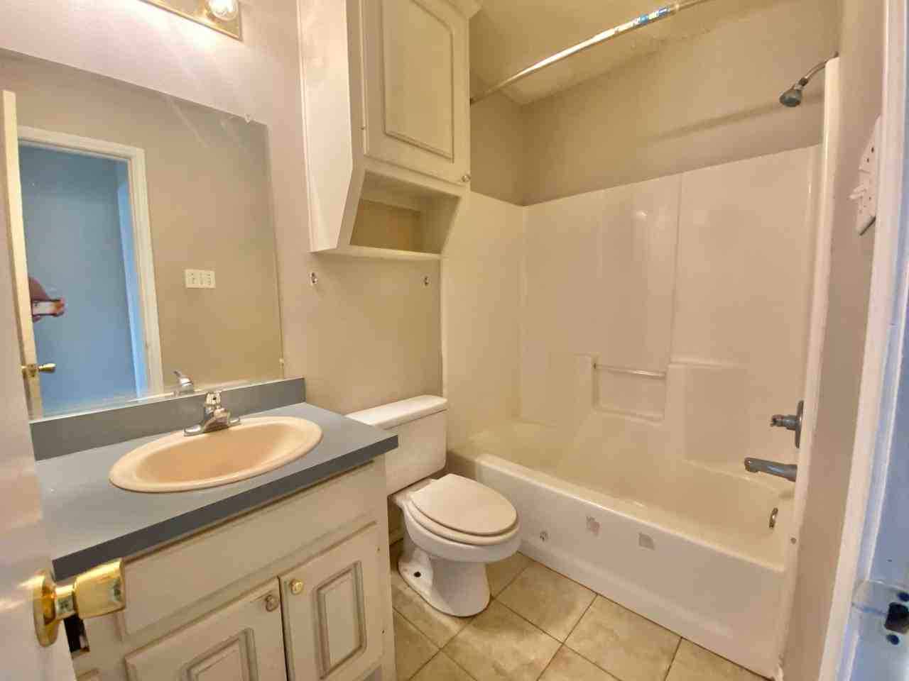 2913 Bates St - Photo 6 of 9