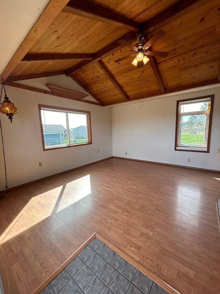 735 Holbrook Rd - Photo 7 of 15