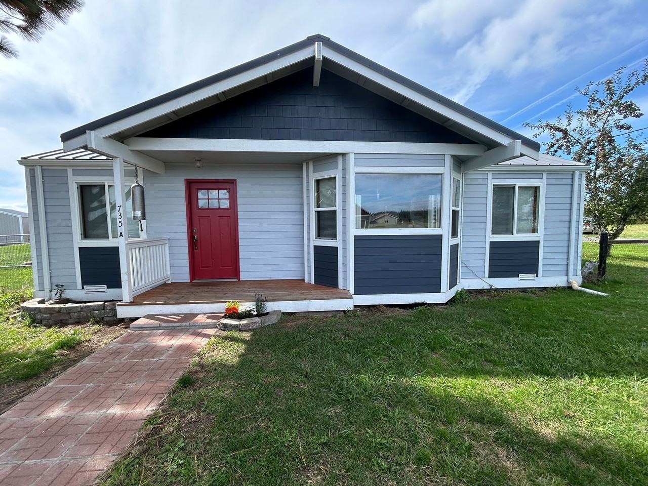 735 Holbrook Rd - Photo 2 of 15