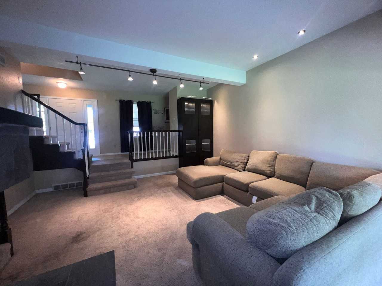 1213 N Main St - Photo 3 of 36