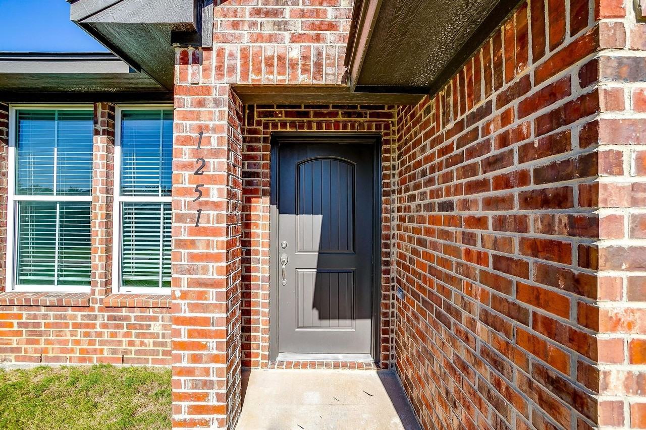 1251 Trailside Dr - Photo 2 of 19