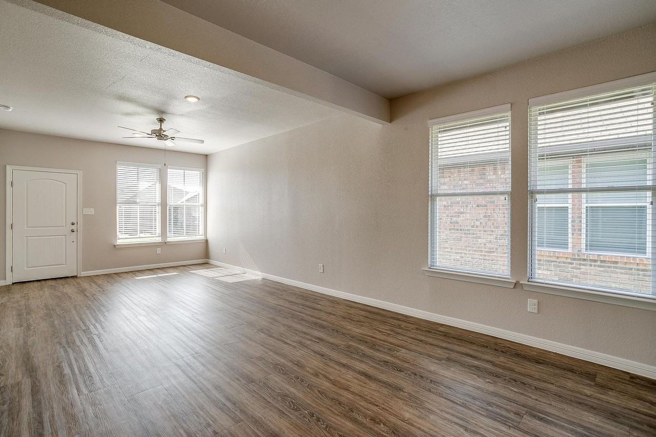 1251 Trailside Dr - Photo 5 of 19