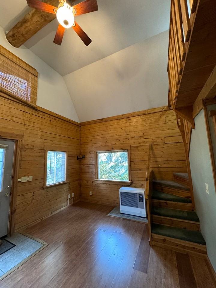 915 Graham Ln - Photo 2 of 8