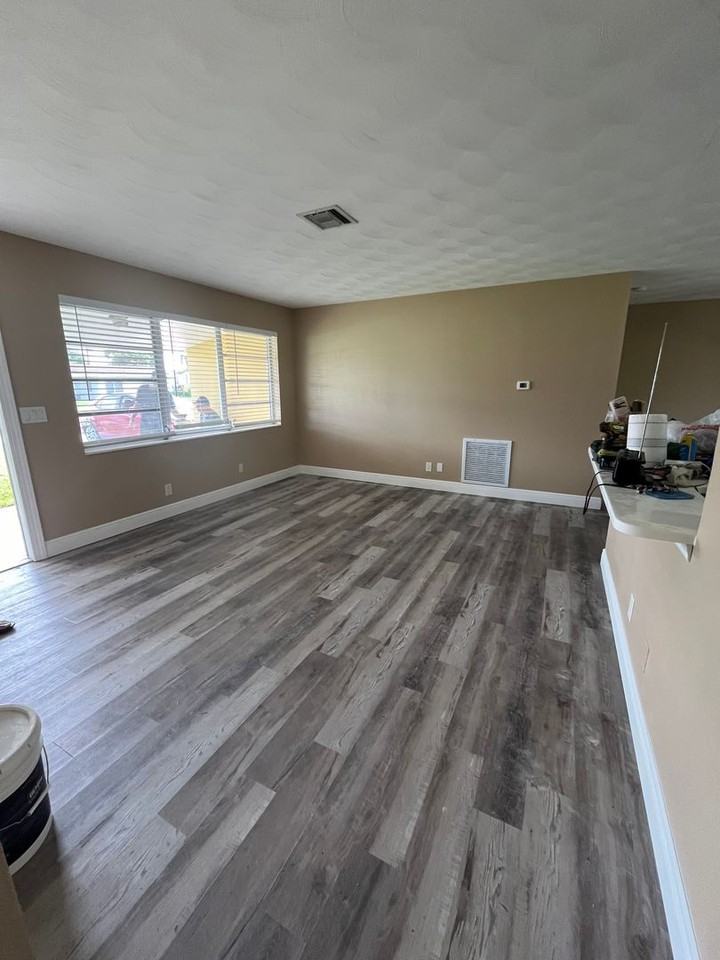 2473 Se Washington St N - Photo 5 of 13