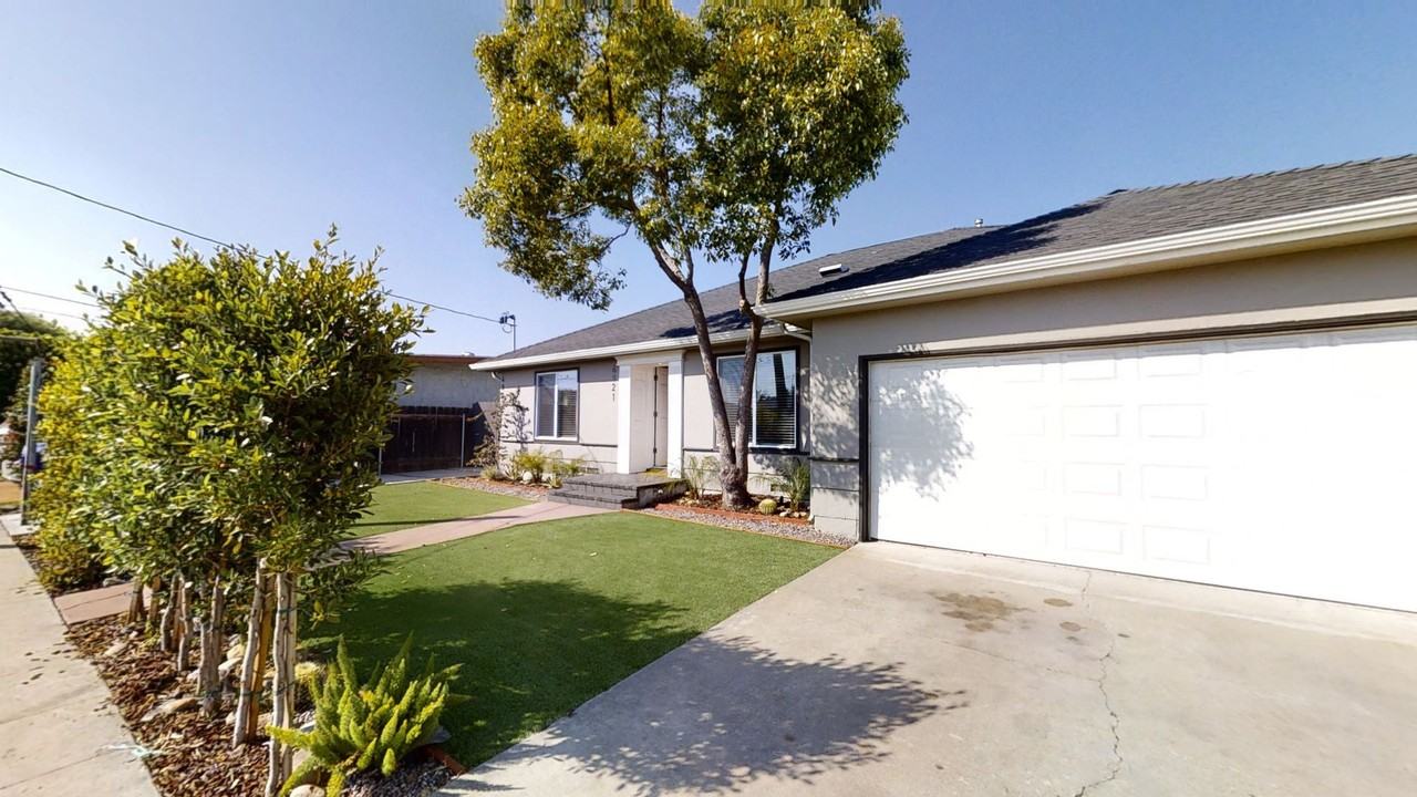 4921 63rd St - Photo 2 of 25