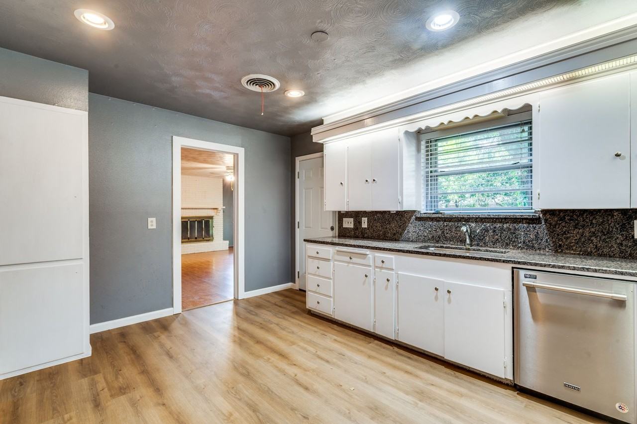 1703 Raydon Dr - Photo 2 of 26