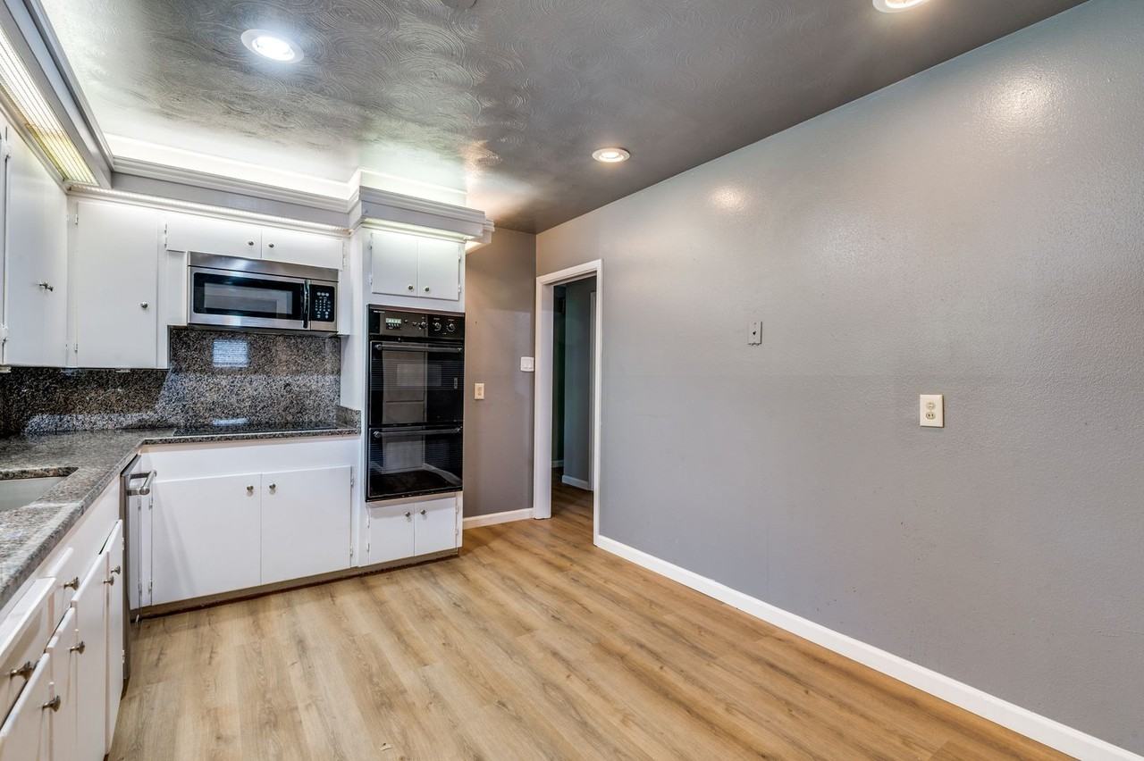 1703 Raydon Dr - Photo 3 of 26