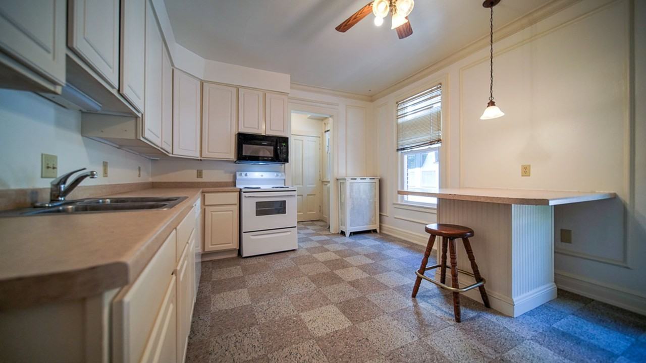 412 N Carroll St - Photo 5 of 19