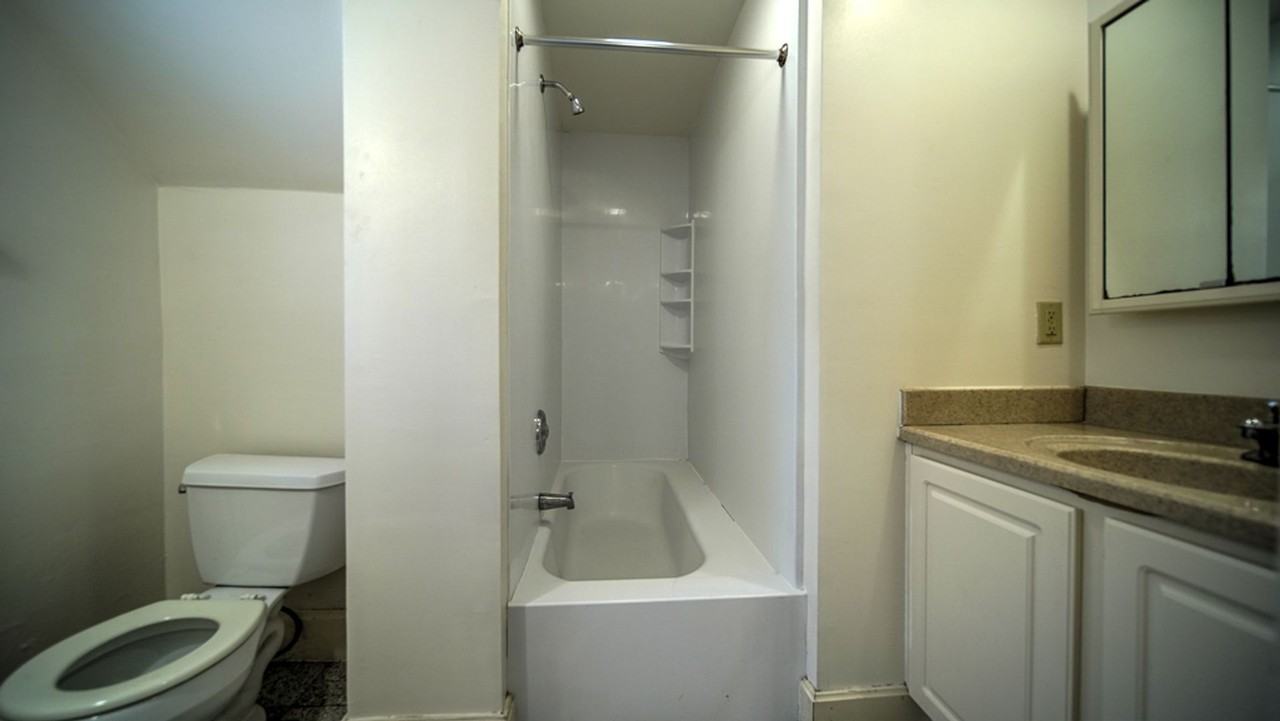412 N Carroll St - Photo 6 of 19