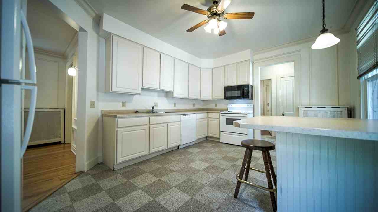 412 N Carroll St - Photo 7 of 19