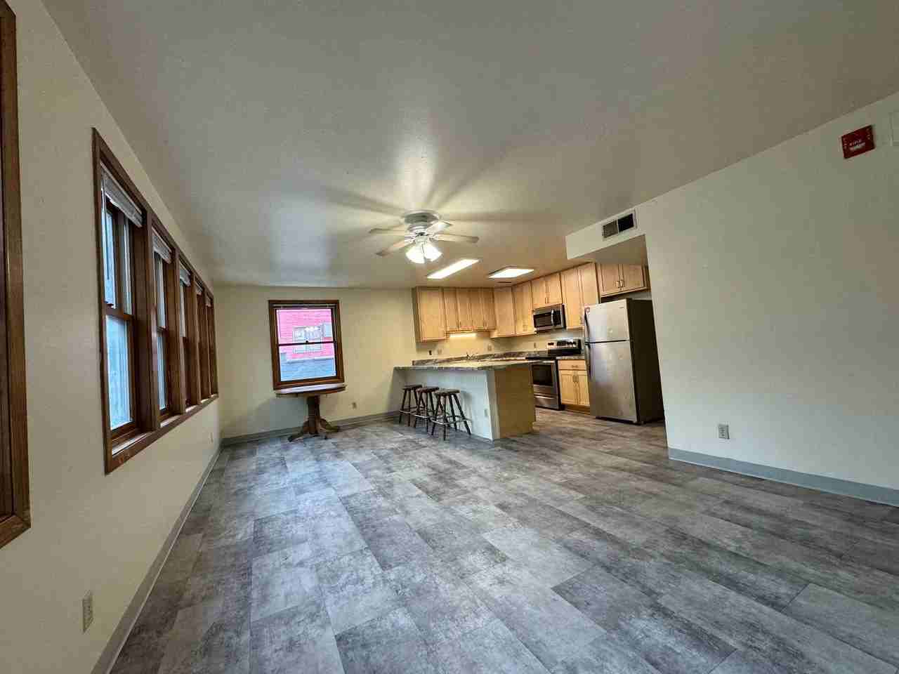 408 - Photo 4 of 50