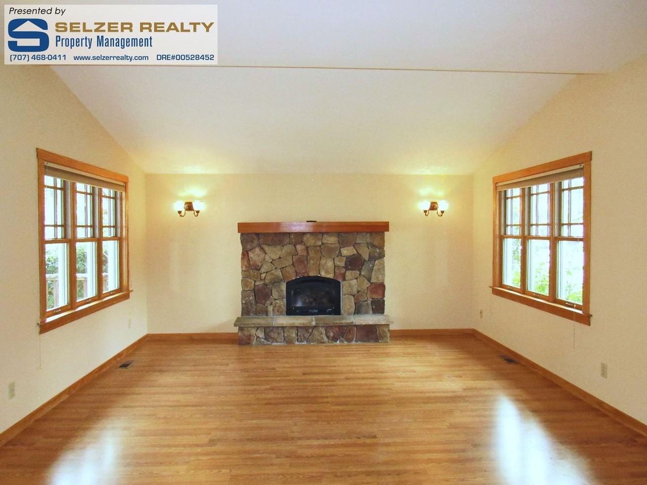 670 W Stephenson St - Photo 2 of 9