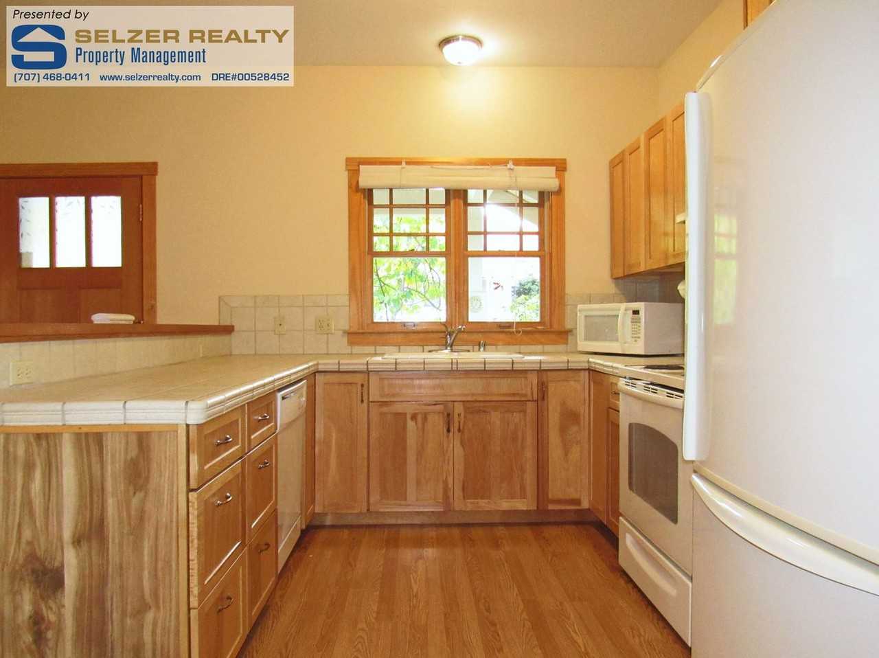 670 W Stephenson St - Photo 3 of 9