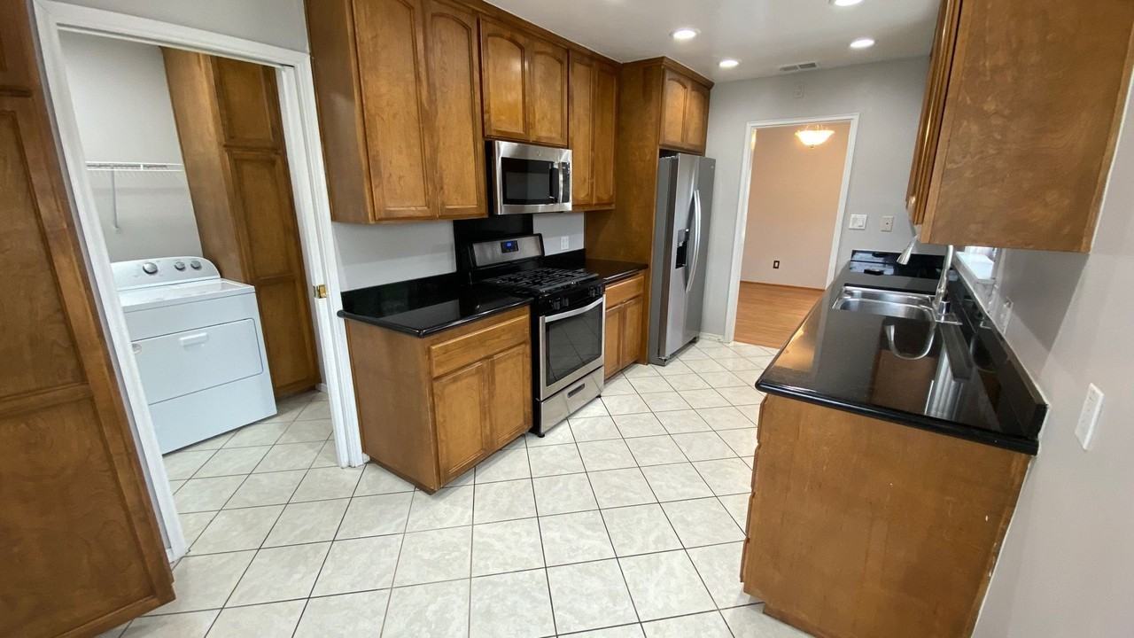 4815 62nd Street - Photo 6 of 18